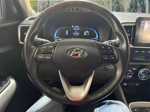 Used 2024 Hyundai Venue SEL FWD image 17