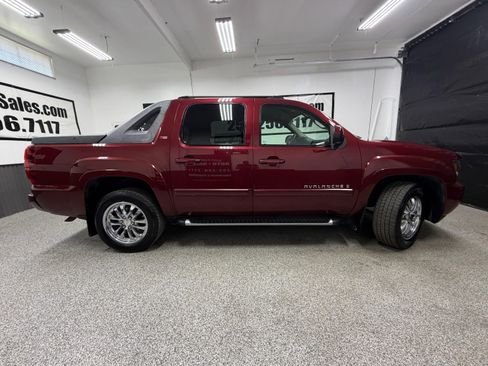 Used 2009 Chevrolet Avalanche LS AWD/4WD image 2