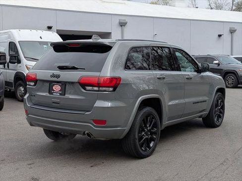 Certified 2022 Jeep Grand Cherokee Laredo X AWD/4WD image 3