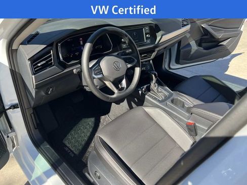 Certified 2024 Volkswagen Jetta SE w/ Panoramic Sunroof Package image 15