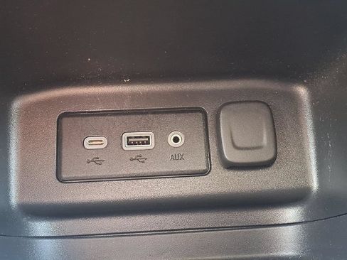 Used 2023 Chevrolet Equinox LS w/ LS Convenience Package FWD image 7