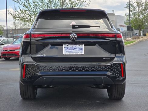 New 2026 Volkswagen Tiguan SE R-Line AWD/4WD image 11