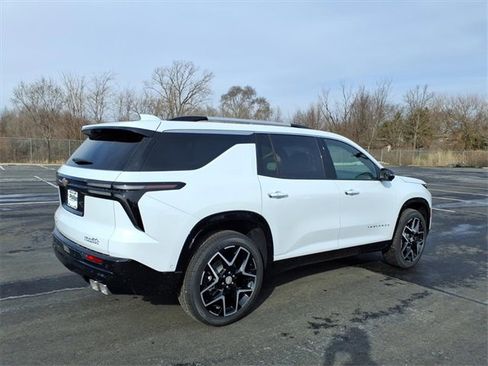 New 2026 Chevrolet Traverse High Country image 3