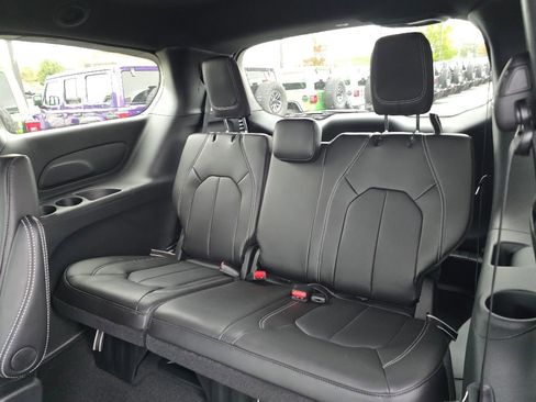 New 2026 Chrysler Pacifica Select image 7