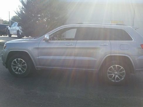 Used 2014 Jeep Grand Cherokee Overland AWD/4WD image 10
