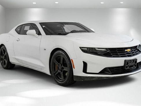 Used 2023 Chevrolet Camaro LT RWD image 7