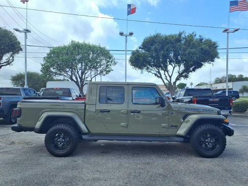 Used 2025 Jeep Gladiator Sport image 21