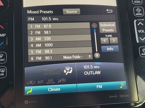 Used 2018 Toyota Prius Prime Plus image 25
