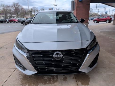Used 2025 Nissan Altima 2.5 SV AWD/4WD image 10