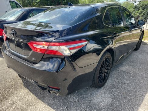 Used 2019 Toyota Camry SE FWD image 6