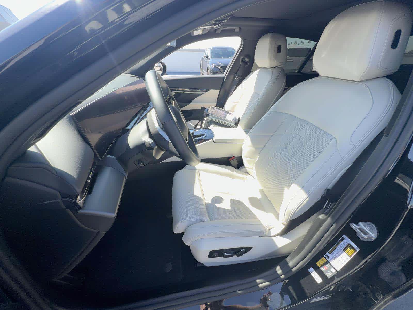 Used 2024 BMW i5 eDrive40i w/ Premium Package RWD image 10