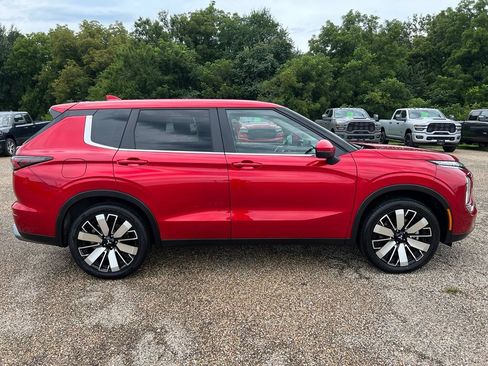Used 2025 Mitsubishi Outlander SE AWD/4WD image 4