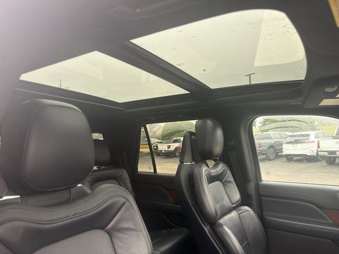 Used 2024 Lincoln Navigator Reserve AWD/4WD image 12