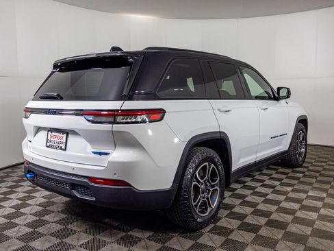 Used 2022 Jeep Grand Cherokee Trailhawk AWD/4WD image 19