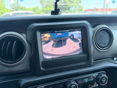 Used 2020 Jeep Wrangler Sport AWD/4WD image 17