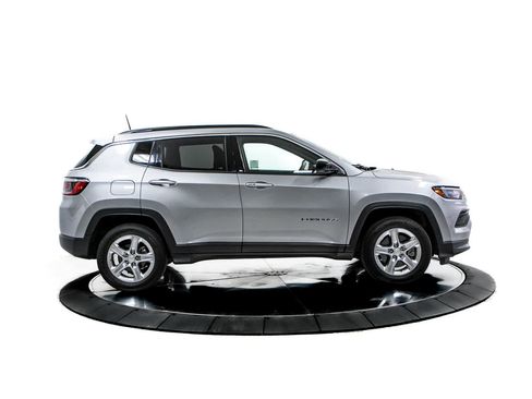 Used 2023 Jeep Compass Latitude AWD/4WD image 8
