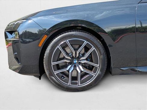 Used 2025 BMW 740i xDrive AWD/4WD image 10