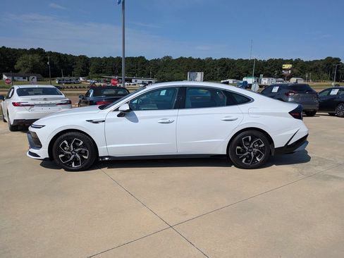 Used 2025 Hyundai Sonata SEL FWD image 2
