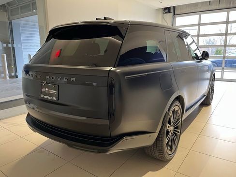 Used 2025 Land Rover Range Rover SE AWD/4WD image 3