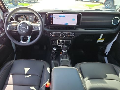 New 2026 Jeep Wrangler Unlimited Sahara AWD/4WD image 19