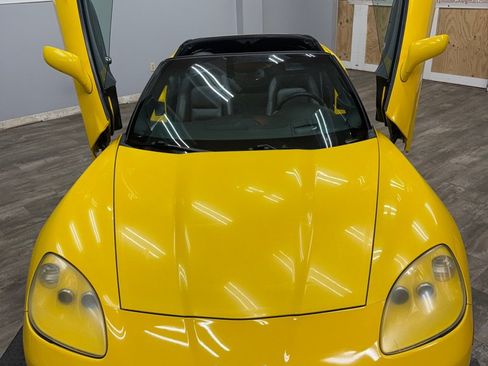 Used 2007 Chevrolet Corvette Coupe w/ Preferred Equipment Group RWD image 6
