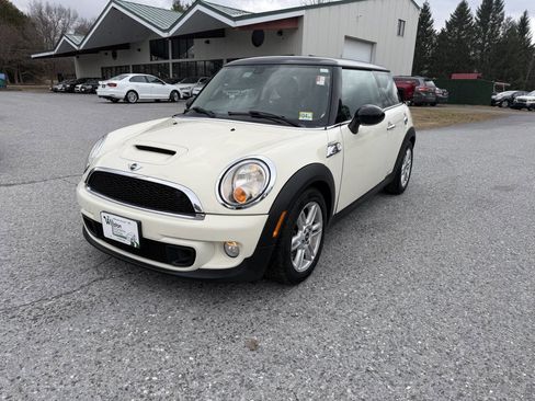Used 2013 MINI Cooper S FWD image 1
