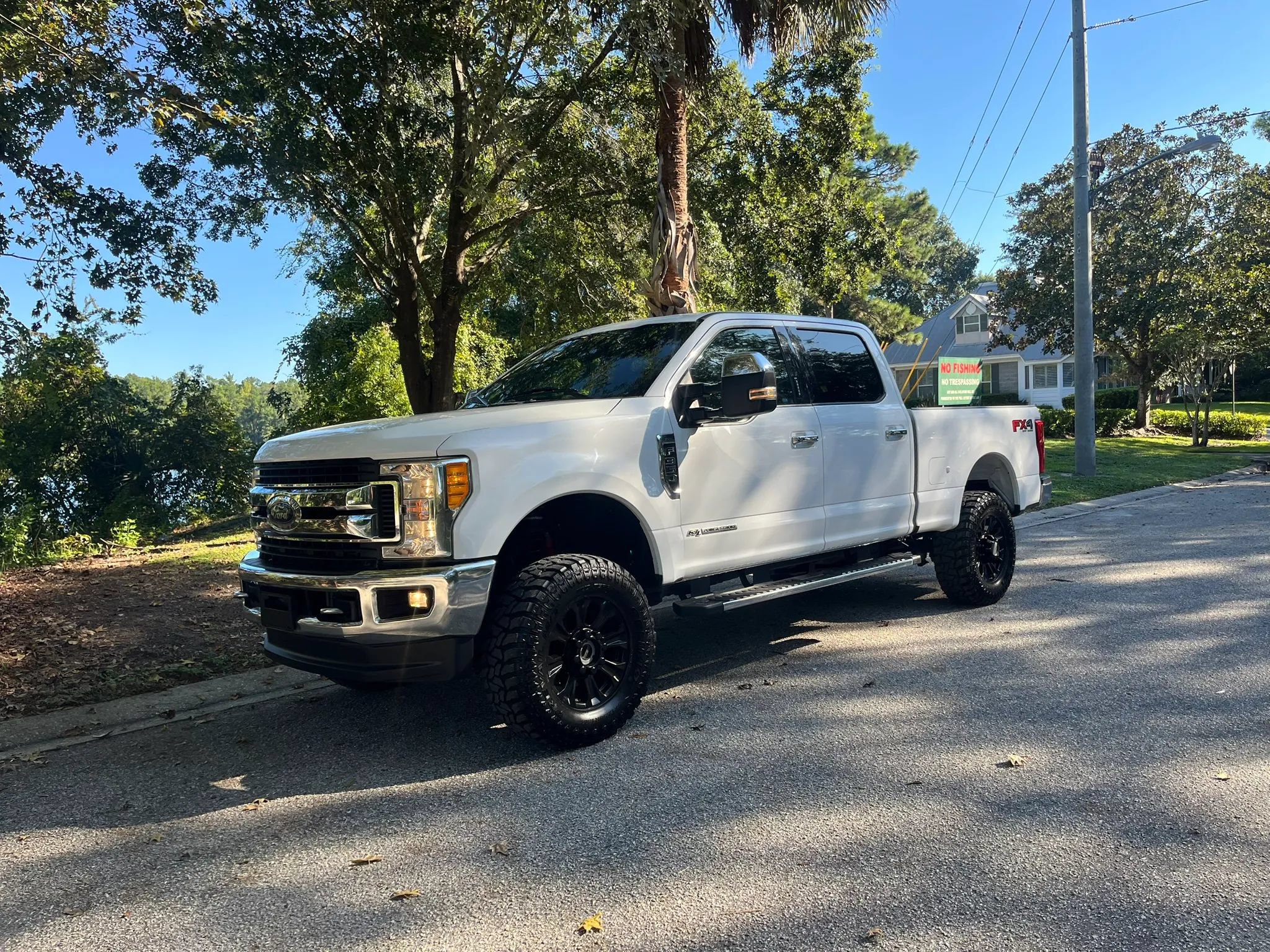 Used 2017 Ford F350 XLT w/ XLT Premium Package AWD/4WD image 8