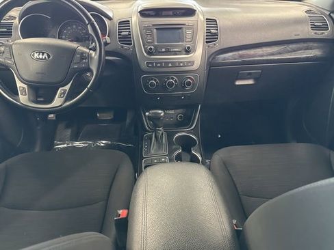 Used 2015 Kia Sorento LX image 29