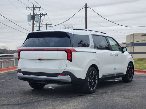 New 2026 Kia Carnival EX image 6