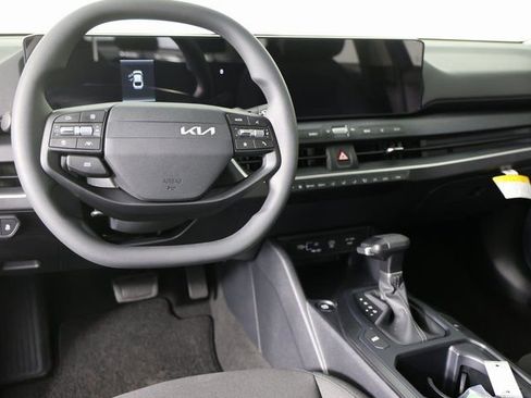 New 2026 Kia K4 LXS image 9