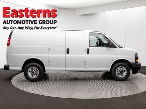Used 2021 Chevrolet Express 2500 RWD image 4