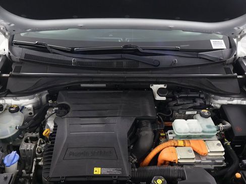 Used 2018 Kia Niro LX image 15