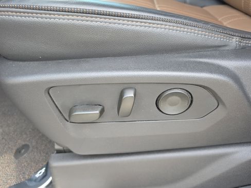 Used 2024 Chevrolet Silverado 1500 High Country w/ Technology Package image 8