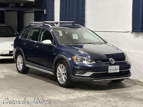 Used 2017 Volkswagen Golf Alltrack AWD/4WD image 1