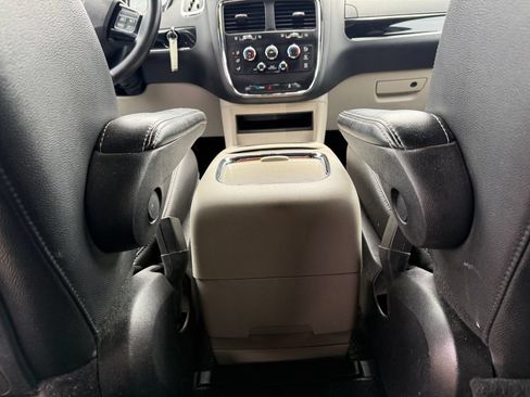 Used 2020 Dodge Grand Caravan SXT FWD image 35