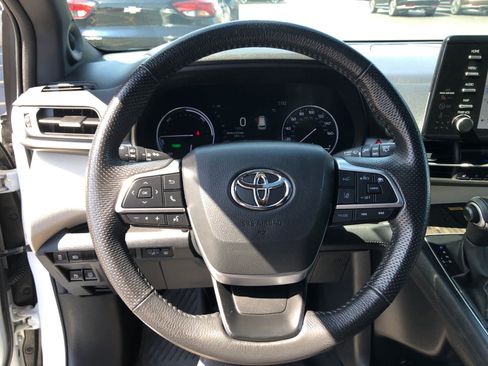 Used 2024 Toyota Sienna Limited AWD/4WD image 9