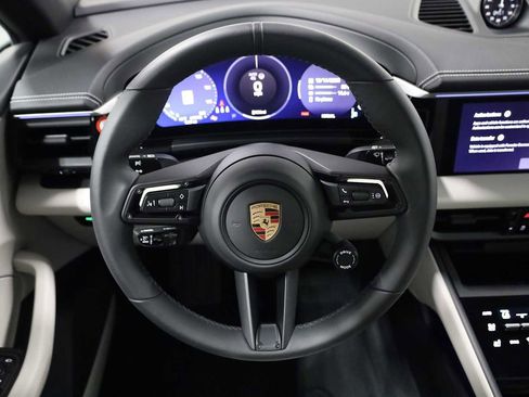 Certified 2025 Porsche Macan Electric RWD image 25