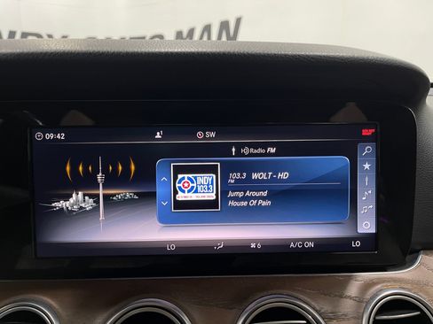 Used 2018 Mercedes-Benz E 300 image 24