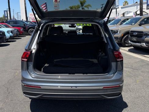 Used 2023 Volkswagen Tiguan SE w/ Panoramic Sunroof Package FWD image 10