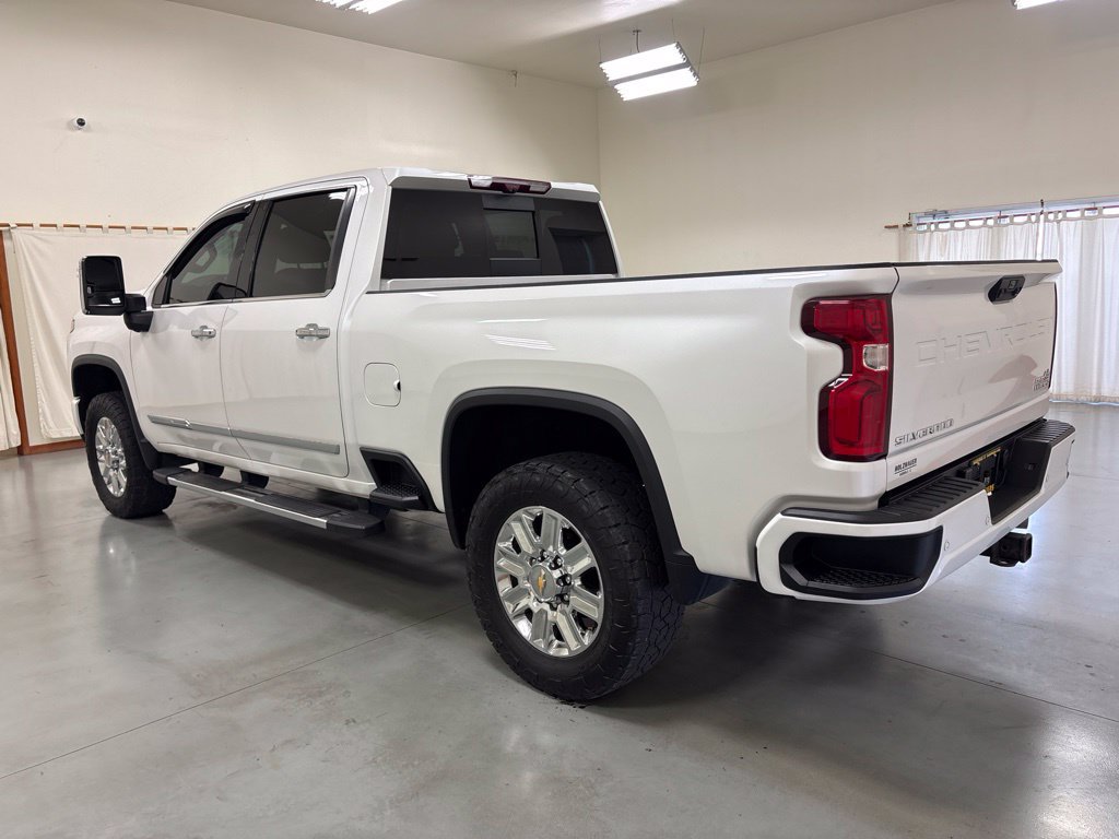 Used 2024 Chevrolet Silverado 2500 High Country w/ High Country Premium Package AWD/4WD image 6