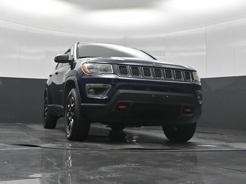 Used 2019 Jeep Compass Trailhawk w/ Popular Equipment Group AWD/4WD image 19