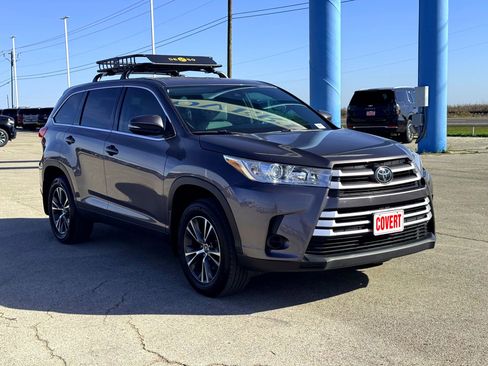 Used 2019 Toyota Highlander LE image 4