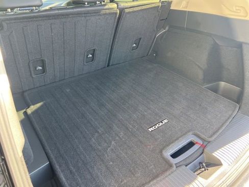 Used 2024 Nissan Rogue SV w/ SV Premium Package image 23