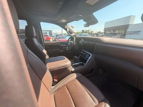 Used 2024 GMC Sierra 1500 Denali w/ Technology Package AWD/4WD image 10