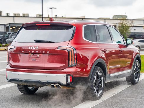 Used 2023 Kia Telluride EX w/ EX Captain's Chair Package image 7
