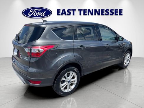 Used 2017 Ford Escape SE FWD image 3