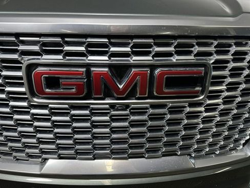 Used 2024 GMC Yukon Denali AWD/4WD image 9