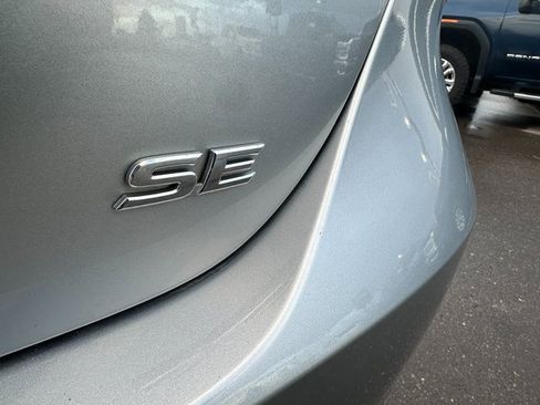 Used 2018 Toyota Camry SE image 11