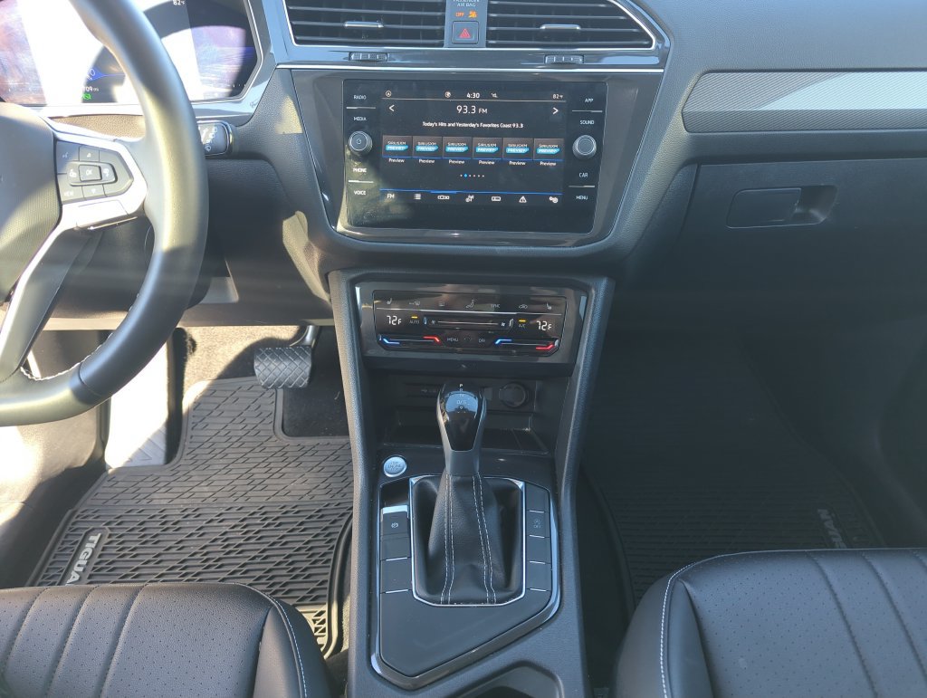 Used 2023 Volkswagen Tiguan SE w/ Panoramic Sunroof Package FWD image 23