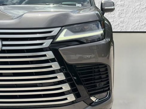 Used 2024 Lexus LX 600 4WD w/ Luxury Package image 9